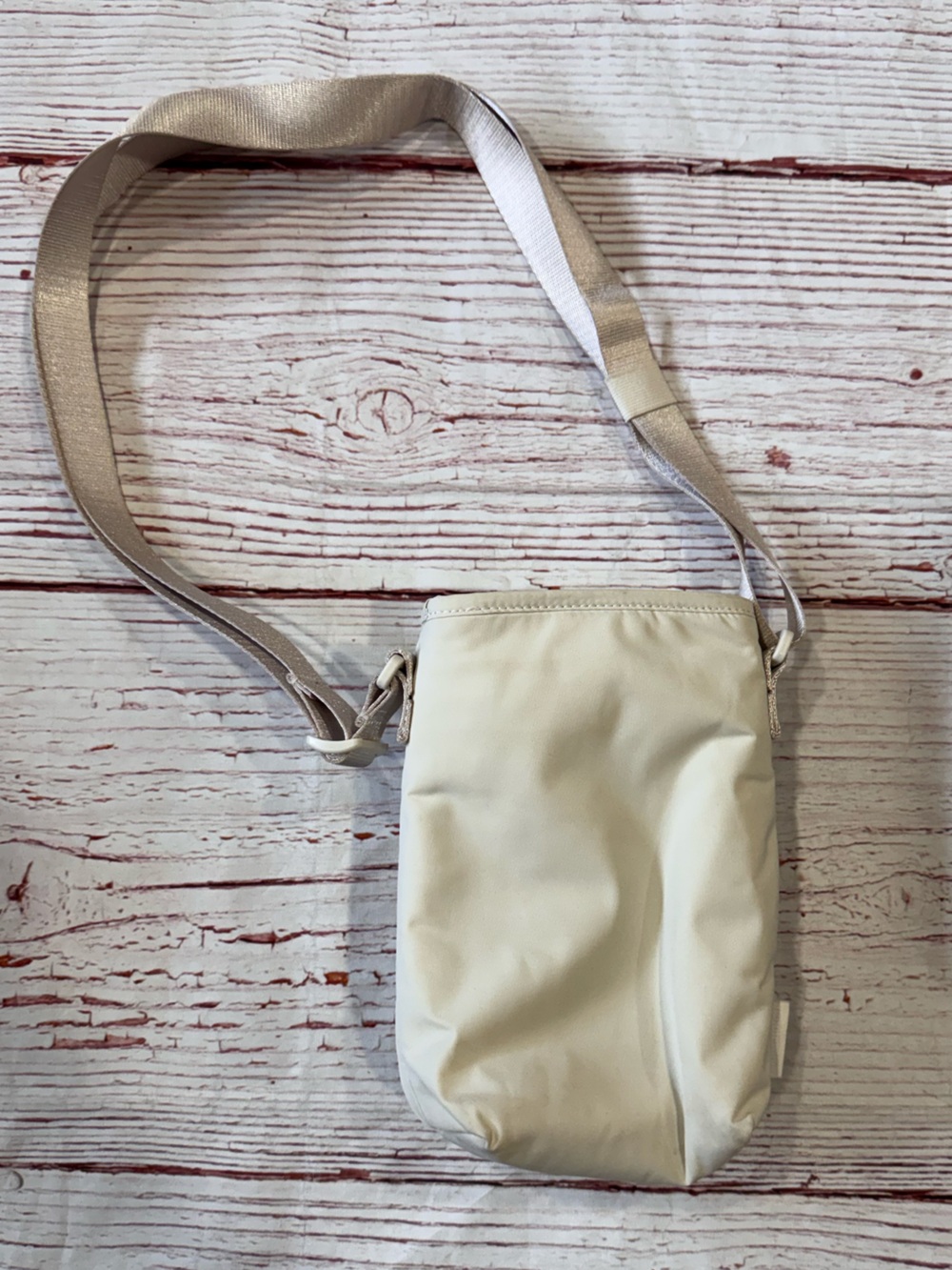 Lululemon Water Bottle Crossbody with Front Pocket 2L in Light Ivory - Picture 6 of 9